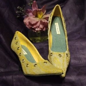 Shoes: Pumps with Fancy Heels